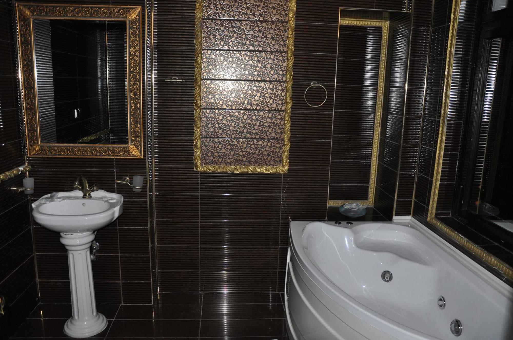 Casa Cu Farfurii Hotel Синая Стая снимка