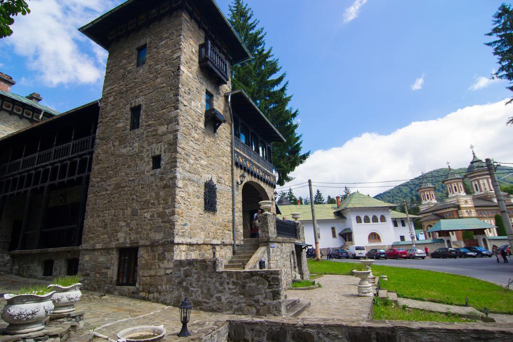 Casa Cu Farfurii Hotel Синая Екстериор снимка