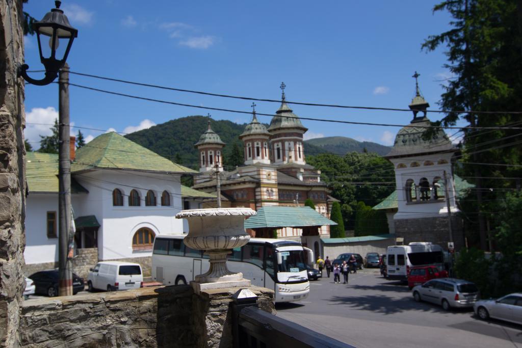Casa Cu Farfurii Hotel Синая Екстериор снимка